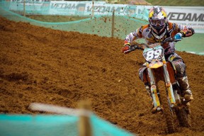 九游APP-莎拉波娃跨界空降快船赛场，一记助攻引爆全场热议